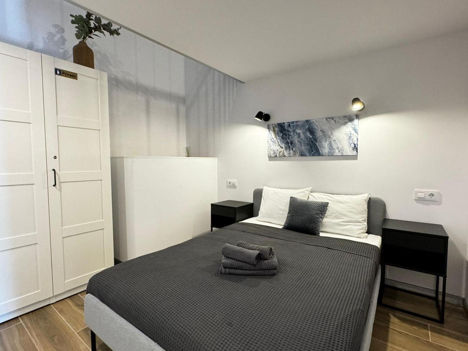 Melia Y Fuster 23C Aparthotel Valencia Exterior photo